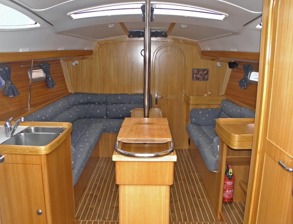 Saloon, Accommodation